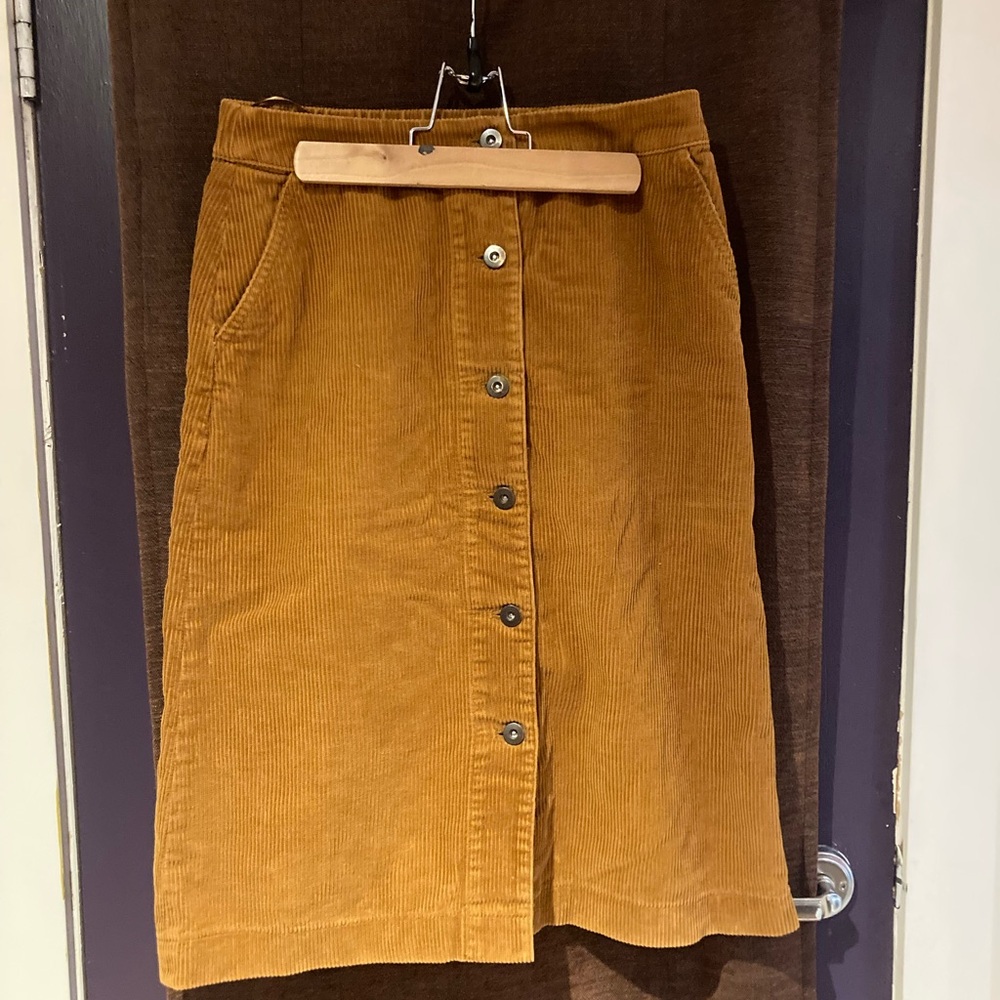 Uniqlo A-Line Corduroy Skirt in Gold